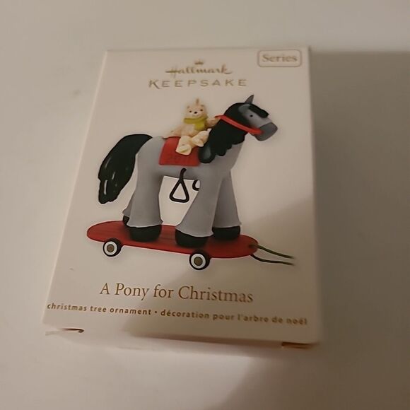 2011 Hallmark Keepsake Ornament - Picture 1 of 7